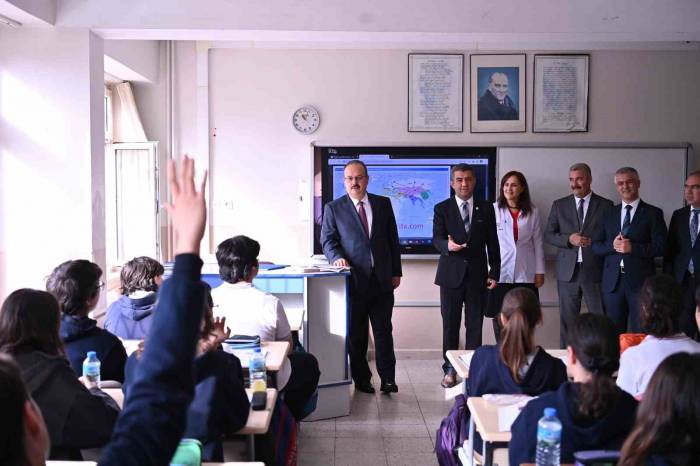 Vali Canbolat, Liseli Gençlerle Bir Araya Geldi