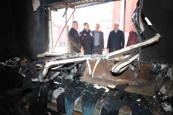 Yanan Ev Kullanılamaz Hale Geldi