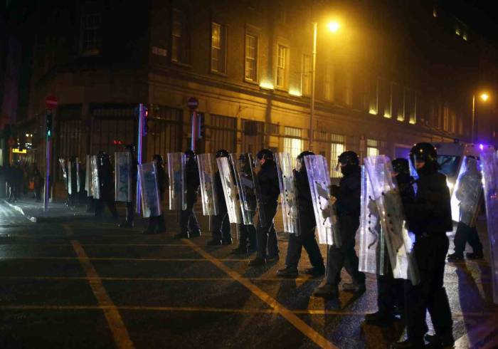 Dublin’de Olaylı Gecenin Bilançosu Netleşti: 34 Gözaltı