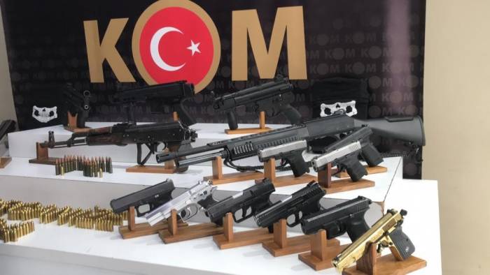 İstanbul Merkezli 3 İlde Düzenlenen Operasyonla Yakalanan Çete Üyeleri Adliyeye Sevk Edildi