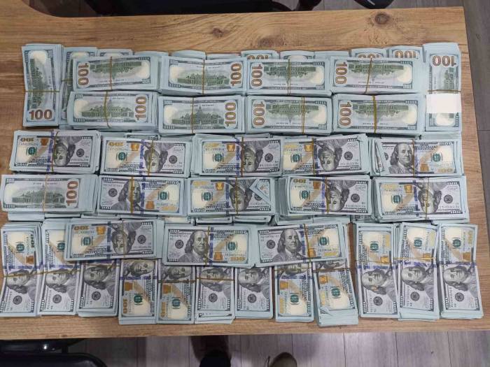 Havalimanında Dolar Operasyonu: Lübnanlı 2 ‘Yolcu’ Balya Balya Sahte Parayla Yakalandı