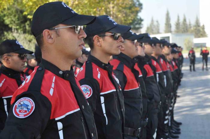 İzmir’de Yunuslar Ve Güven Timleri, Suçluları Tek Tek Yakaladı