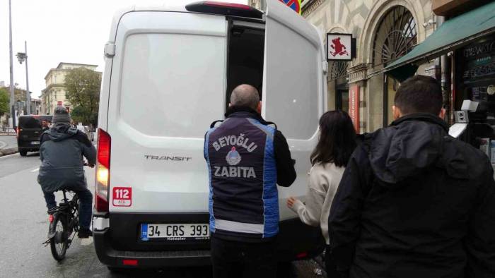 İstanbulkart Doldurma Bahanesiyle Para İsteyen 2 Kadın Yakalandı