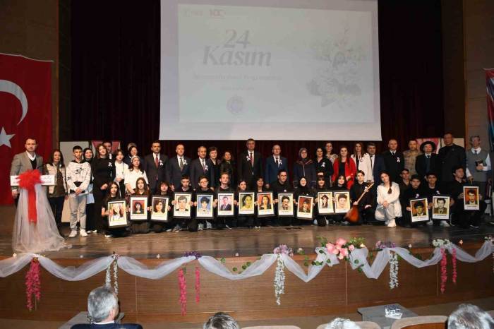 Lise Öğrencileri Şehit Öğretmenleri Unutmadı