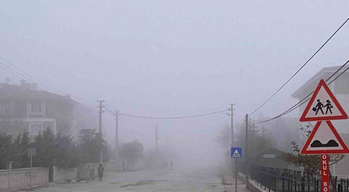 Kulu’da Sis Trafiği Olumsuz Etkiliyor