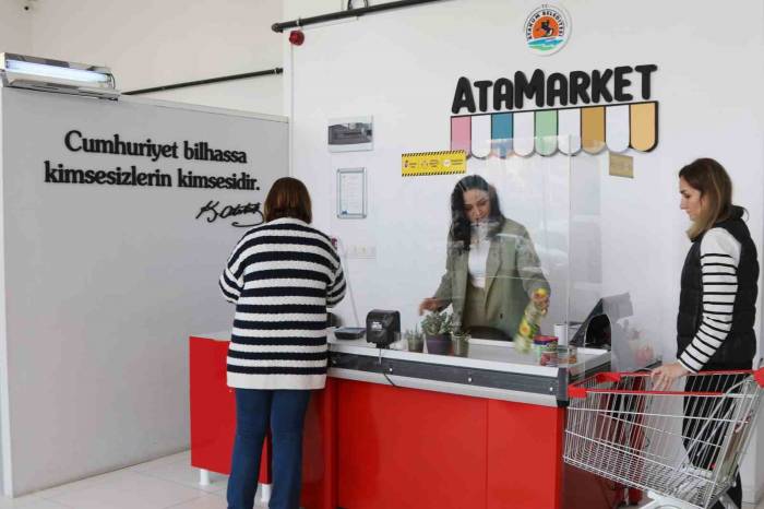 Karadeniz’in İlki Atamarket Gıda Bankası’nda Dayanışma Sürüyor