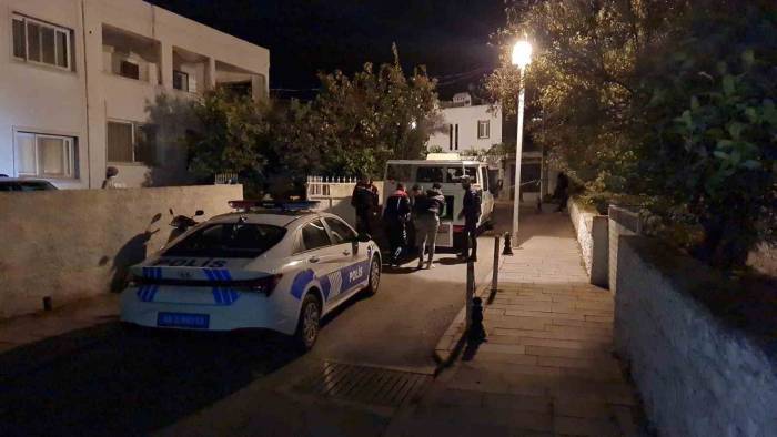 Bodrum’da Kan Donduran Cinayet: Annesini Boğazından Bıçaklayarak Öldürdü