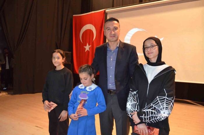 Varto’da 24 Kasım Öğretmenler Günü Kutlandı