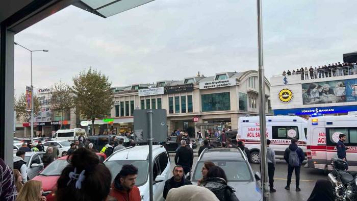 Bıçaklı Kavgaya Müdahale Eden Polis Yaralandı