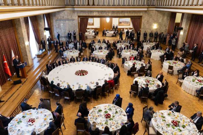 Tbmm Başkanı Kurtulmuş Öğretmenlerle Bir Araya Geldi