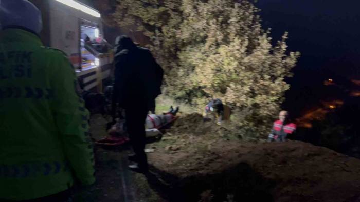 Tunceli’de Otomobil Uçuruma Yuvarlandı: 2 Yaralı