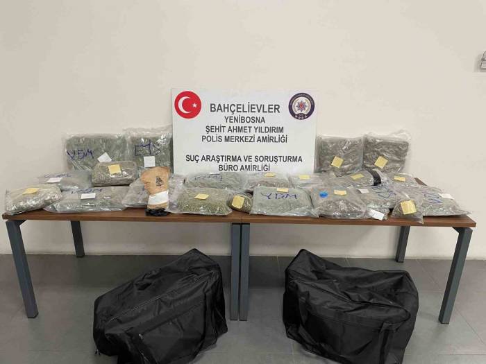 Uygulama Sırasında Şüphe Üzerine Durdurulan Bir Araçta 132 Gram Uyuşturucu Madde Çıktı