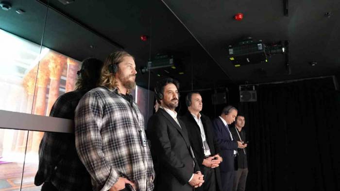 Hollywood’un Yıldız İsmi Travis Fimmel, Ayasofya’yı Gezdi