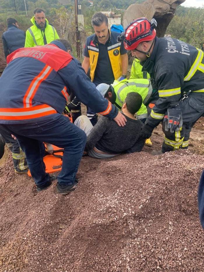 Yalova’da Göçük Sonucu Toprak Altında Kalan İşçi Kurtarıldı