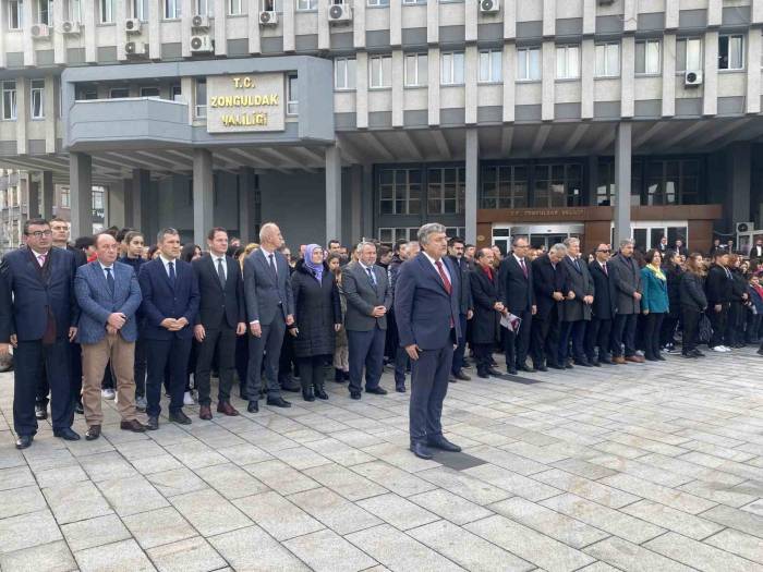 Zonguldak’ta Öğretmenler Günü Kutlandı