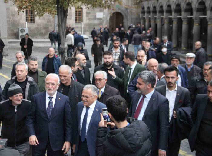 Elitaş: "Yaklaşık 4 Milyon 700 Bin Kişiye 5 Bin Tl’lik İkramiye Hayırlı Olsun"