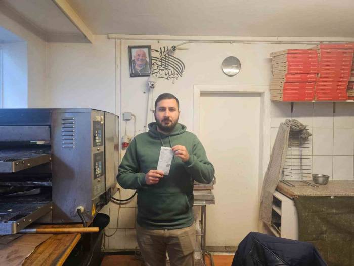 Almanya’da Irkçı Mesaj Gönderilen Türk Pizzacı Konuştu