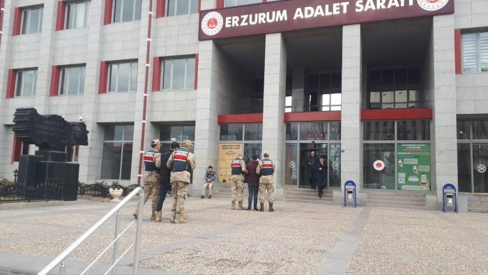 Aranan Şahıslar Jandarma’dan Kaçamadı