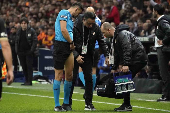 Hakem Ali Şansalan Maça Devam Edemedi