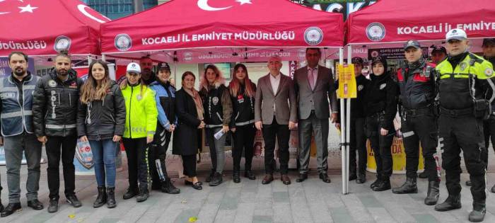 Kadına Yönelik Şiddette Karşı Vatandaşları Bilgilendirdiler