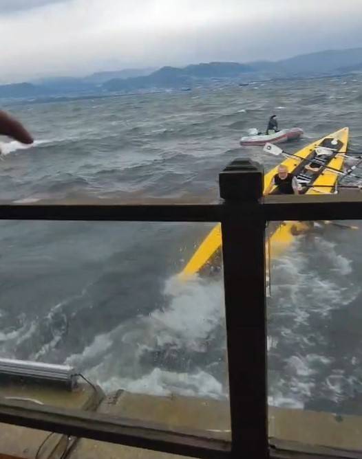 Fırtınalı Havada Denize Açılan Kanocular Ölümle Burun Buruna Geldi