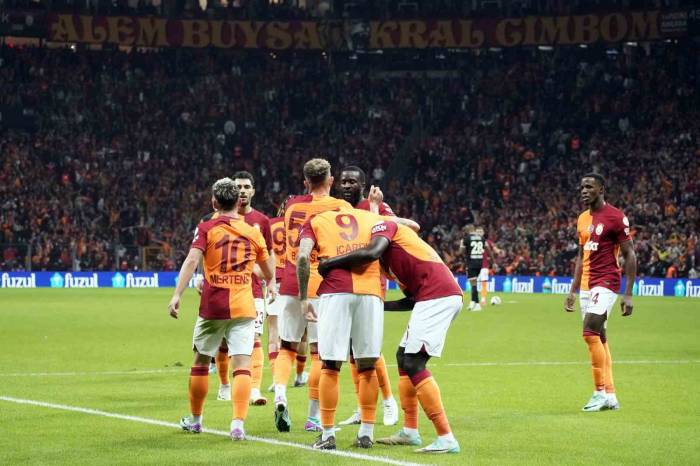 Trendyol Süper Lig: Galatasaray: 2 - Alanyaspor: 0 (İlk Yarı)