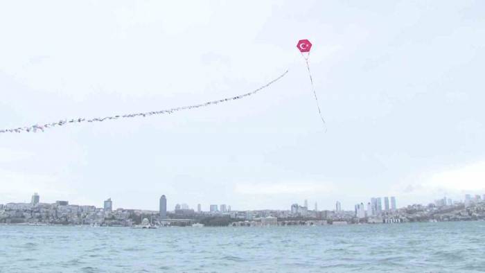 Şehit Edilen Gazzeli Çocukların İsimlerinin Yazıldığı Uçurtmalar Gökyüzüne Bırakıldı