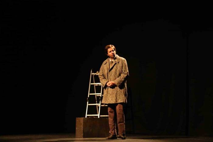 Van Büyükşehir ’ben Feuerbach’ Tiyatro Oyununu Sanatseverler Buluşturdu