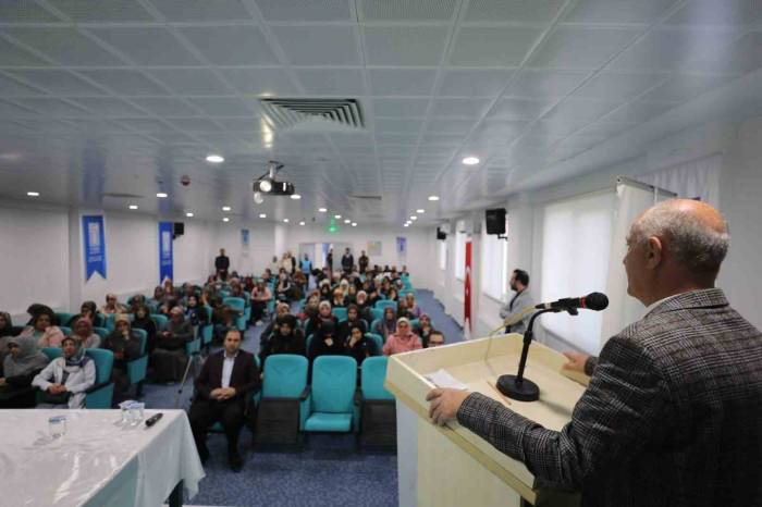 Tuşba Belediyesi’nden “25 Kasım Kadına Yönelik Şiddete Karşı Uluslararası Mücadele Günü” Semineri