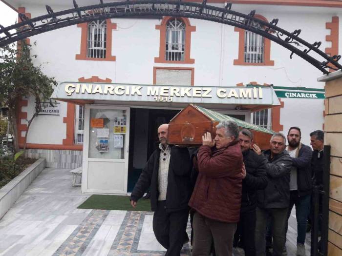 Batan Kuru Yük Gemisinde Ölen Mürettebat Cüneyt Aygen Yalova’da Toprağa Verildi