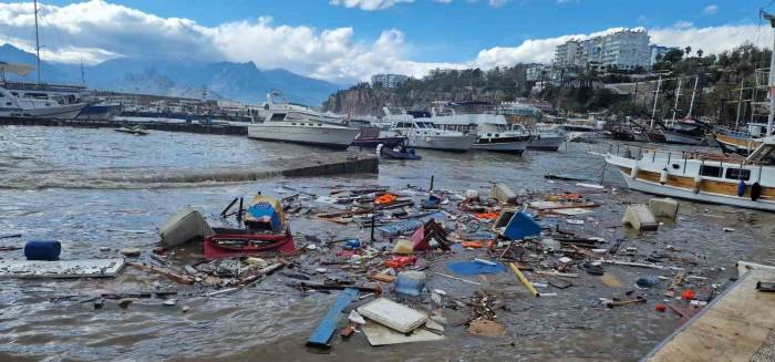 Büyükşehir Seferber Oldu, Bir Gecede 174 Vakaya Müdahale Etti