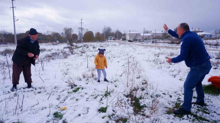 Edirne’de Kar Yağışı Kartpostallık Görüntüler Oluşturdu