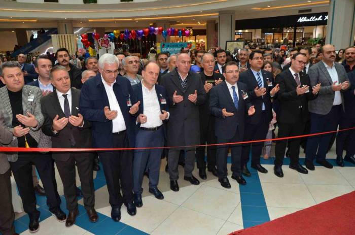 Erzurum’da Eller Gazze İçin Uzandı