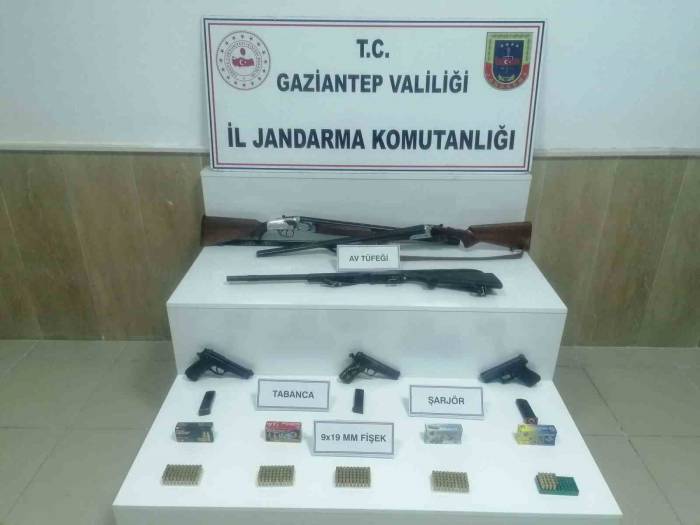 Gaziantep’te Kaçak 5 Tabanca İle 3 Av Tüfeği Ele Geçirildi