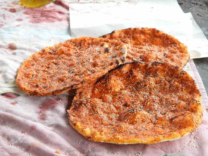 Çamurdan Gelen Lezzet "Tandır Ekmeği" Hataylı Kadınların Geçim Kaynağı