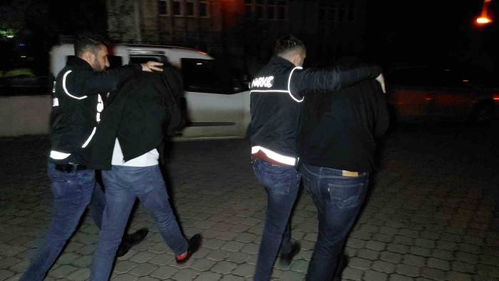 İstanbul’dan Samsun’a Lüks Araçlarla Uyuşturucu Getiren 4 Kişi Tutuklandı