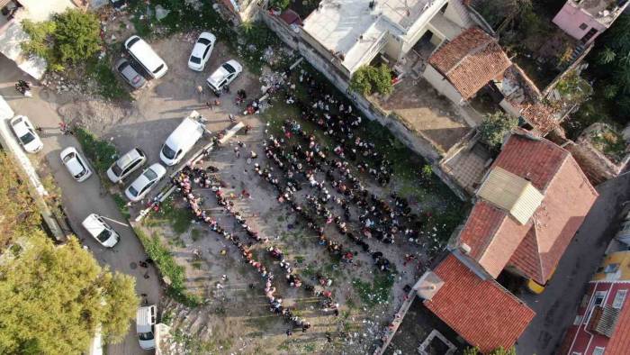 İzmir’de Yılda 600 Ton Sebze-meyve, 150 Bin Ekmek İsrafının Önüne Geçiyorlar