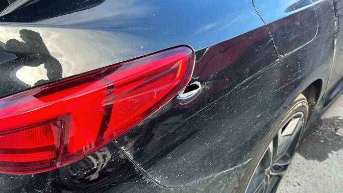 Kağıthane’de Otomobile Silahlı Saldırı: 17 El Ateş Ettiler, Genç Başından Vuruldu