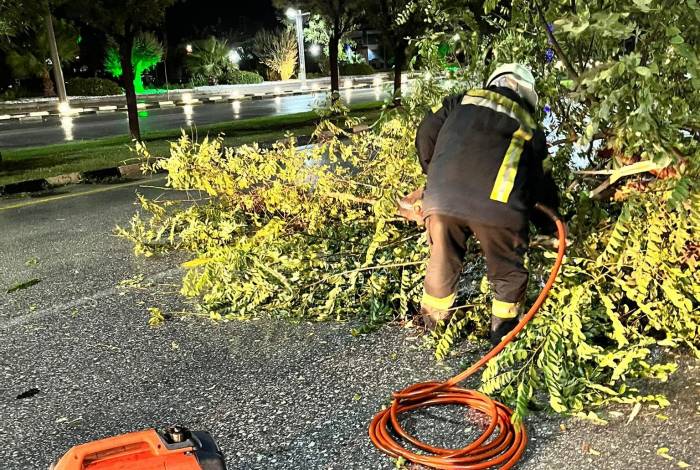 Büyükşehir Ve Maski, Sağanak Yağış Boyunca Sahadaydı