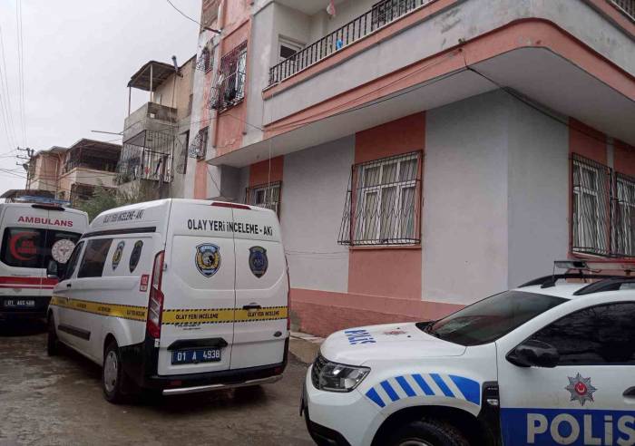 Cinnet Geçiren Şahıs, Karısını Öldürdü, Annesini De Ağır Yaraladı
