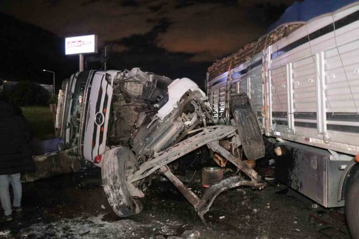 D-650’de Tekeri Patlayan Tır Karşı Şeride Geçti: Faciadan Dönüldü