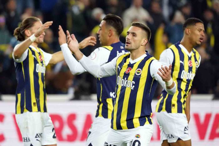 Trendyol Süper Lig: Fenerbahçe: 2 - Fatih Karagümrük: 1 (Maç Sonucu)