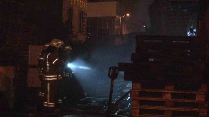 Tuzla’da Bir İş Yeri Alev Alev Yandı