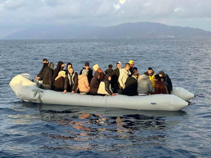 Geri İtilen Düzensiz Göçmenleri Türk Sahil Güvenlik Ekipleri Kurtardı
