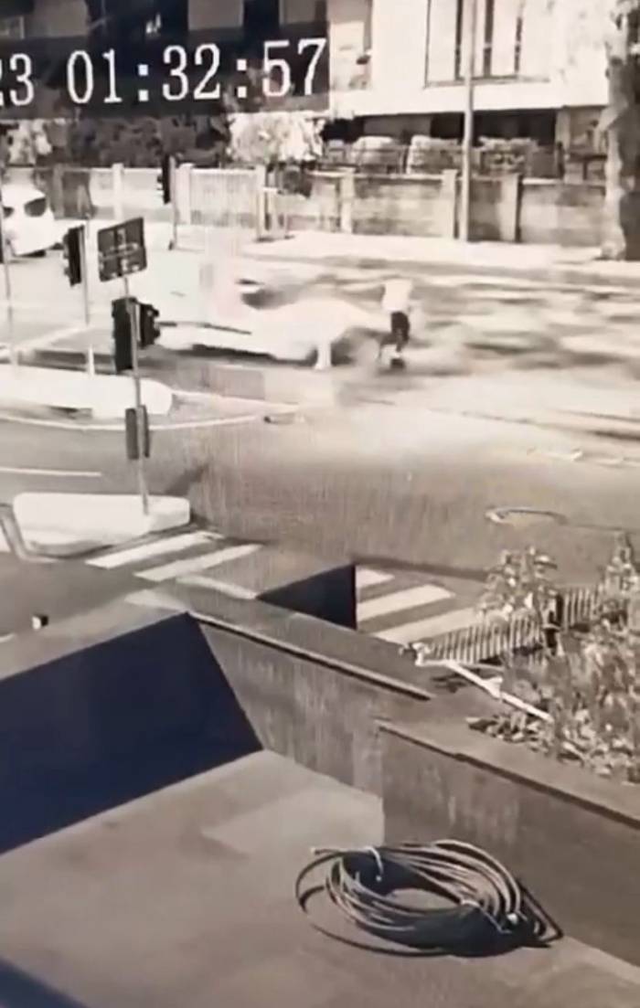 Ümraniye’de Polise Çarpıp Kaçan Sürücü Kamerada