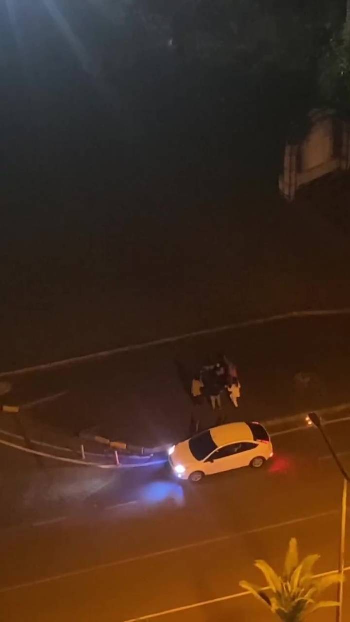 Yağmur Yolları Nehre Çevirdi, Vatandaşlar Şimşek Altında Halay Çekti