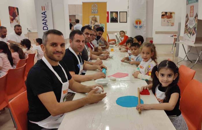 Babalar Ve Çocuklar Mutfakta