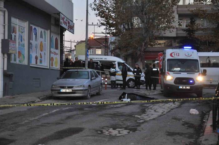 Akaryakıt Tankerinin Altında Kalan Kadın Hayatını Kaybetti