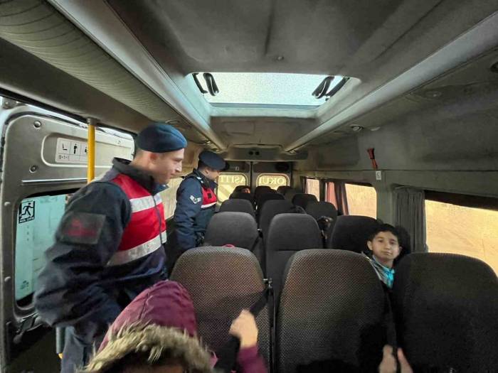 Jandarma Ekipleri Öğrencilere Trafik Eğitimi Verdi