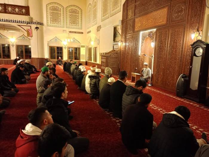 Aydınlı Gençler Vakit Namazlarında Buluşuyor